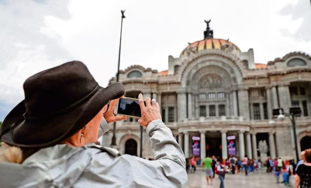 RECORD DE INGRESOS TURÍSTICOS EN MÉXICO: 32 MIL 956 MILLONES DE DÓLARES EL AÑO PASADO