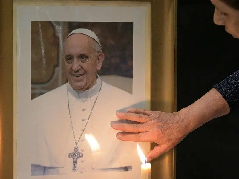 EL PAPA FRANCISCO Y SU RENUNCIA FIRMADA DESDE 2013