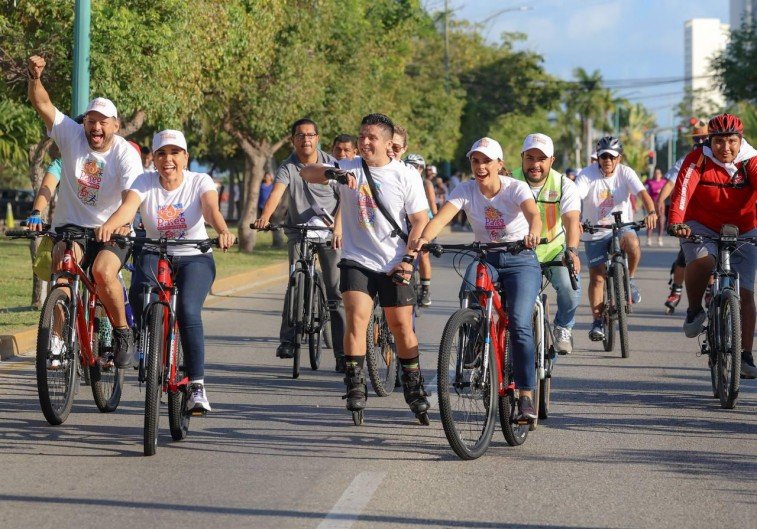 PROMUEVE ANA PATY PERALTA “PASEO CANCUNENSE“ PARA HACER COMUNIDAD