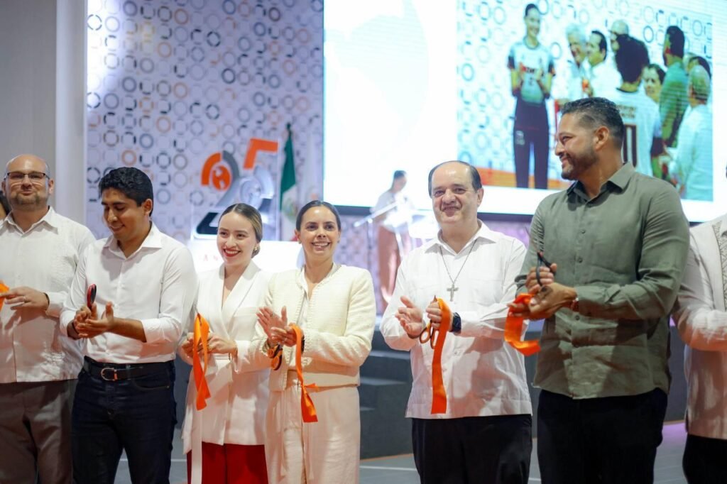 ATESTIGUA ANA PATY PERALTA INAUGURACIÓN DEL LIONS SPORTS CENTER DE UNIVERSIDAD ANÁHUAC CANCÚN