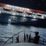 PERSONAL NAVAL AUXILIA A MUJER EN CRUCERO CERCA DE ISLA MUJERES