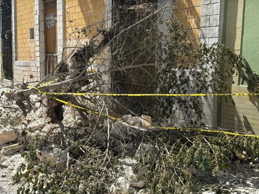 FACHADA DE CASA ABANDONADA COLAPSÓ EN CAMPECHE