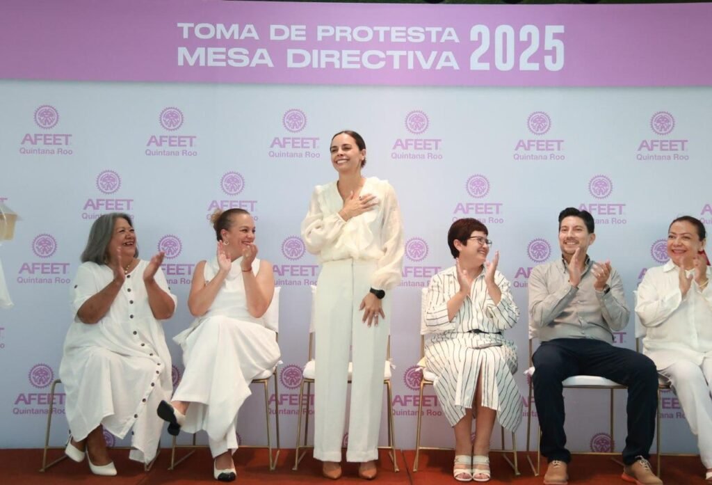 ANA PATY PERALTA ASISTE A LA TOMA DE PROTESTA DE AFEET QUINTANA ROO 2025