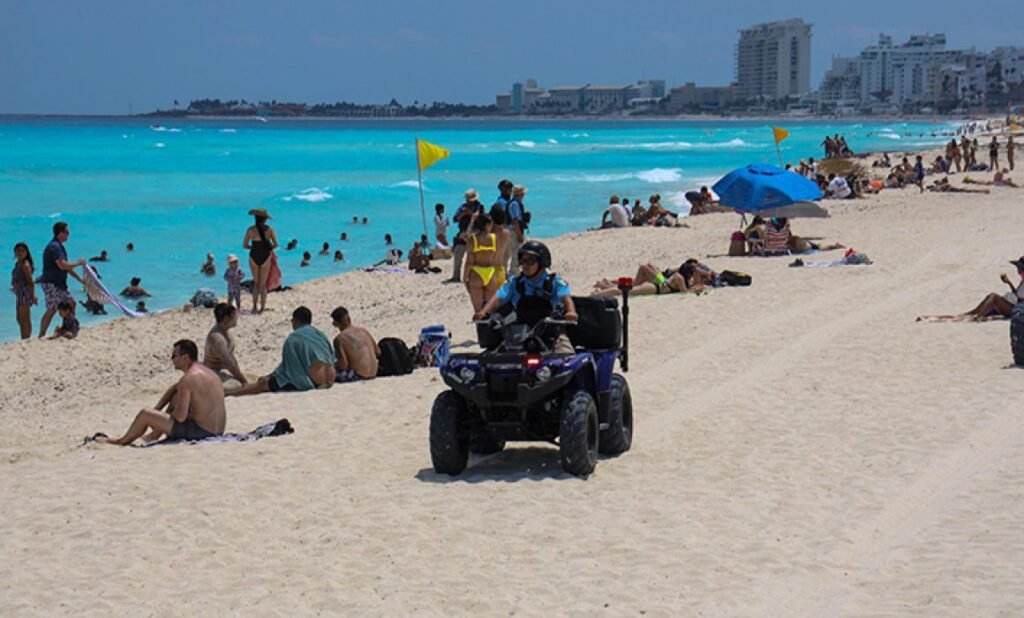 REFUERZAN VIGILANCIA EN LAS PLAYAS DE CANCÚN DURANTE SEMANA SANTA