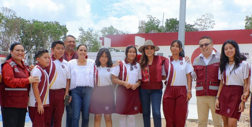 INAUGURA MARA LEZAMA Y ANA PATY PERALTA SECUNDARIA TÉCNICA NÚMERO 43 EN FRACCIONAMIENTO KUSAMIL