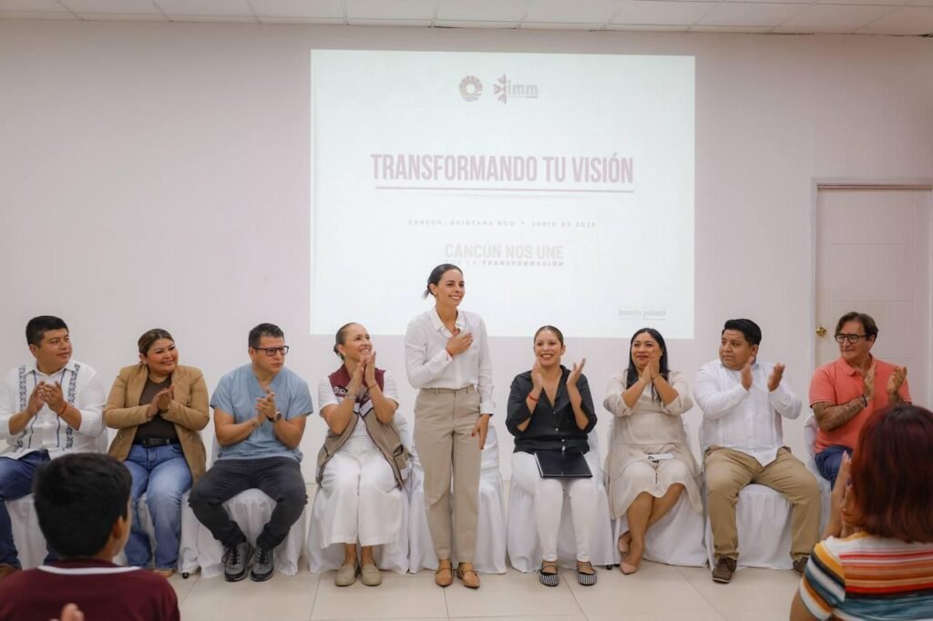 ENTREGA ANA PATY PERALTA LENTES DEL PROGRAMA “TRANSFORMANDO TU VISIÓN”