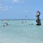 VACACIONES INICIAN CON PLAYAS LLENAS PERO BOLSILLOS AJUSTADOS EN PROGRESO
