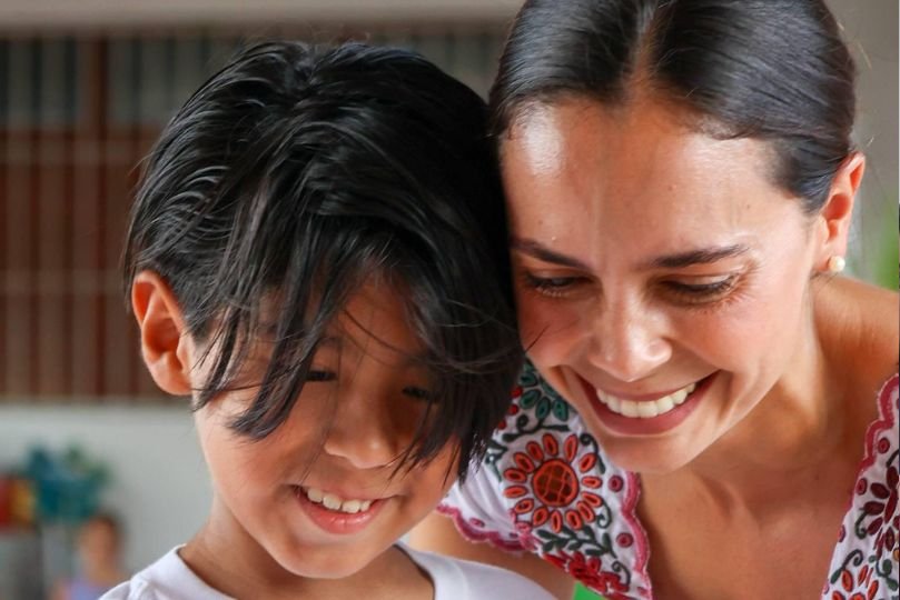 ANA PATY PERALTA FOMENTA LA IMAGINACIÓN Y CREATIVIDAD EN CURSO DE VERANO DEL INSTITUTO DE LA CULTURA Y LAS ARTES