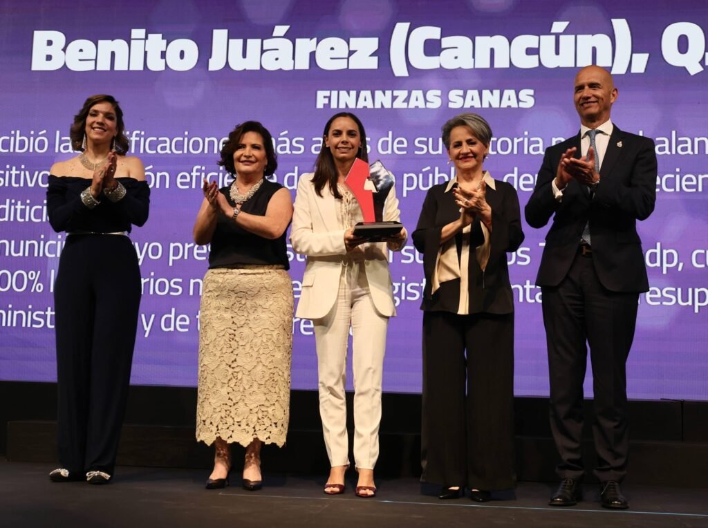 RECIBE ANA PATY PERALTA PREMIO A LAS MEJORES PRÁCTICAS DE GOBIERNOS LOCALES 2025