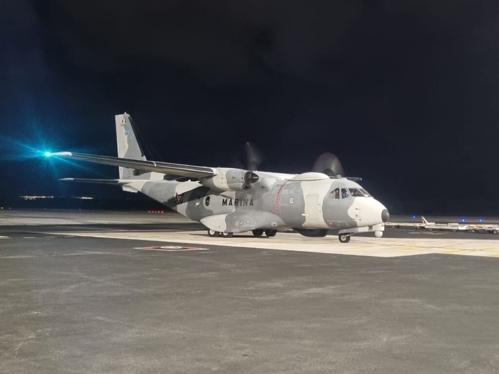 RESCATAN A TRIPULANTES DE EMBARCACIÓN EXTRAVIADA EN SU TRAYECTO HACIA ISLA MUJERES