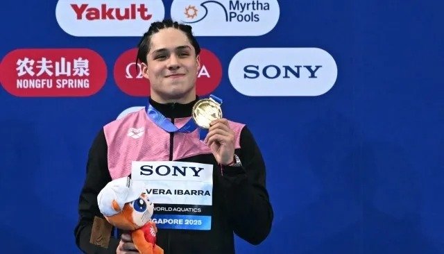 EL CAMPEÓN OSMAR OLVERA PIDE A SHEINBAUM UN AUMENTO DE SUELDO PARA SU ENTRENADORA