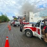 BOMBEROS DE CANCÚN SOFOCAN INCENDIO EN LOCAL ABANDONADO EN LA AV. LÓPEZ PORTILLO