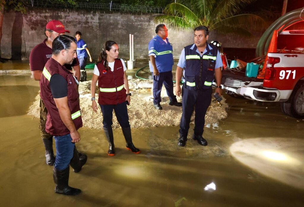 ANA PATY PERALTA ATIENDE RUPTURA DE TUBERÍA EN DONCELES