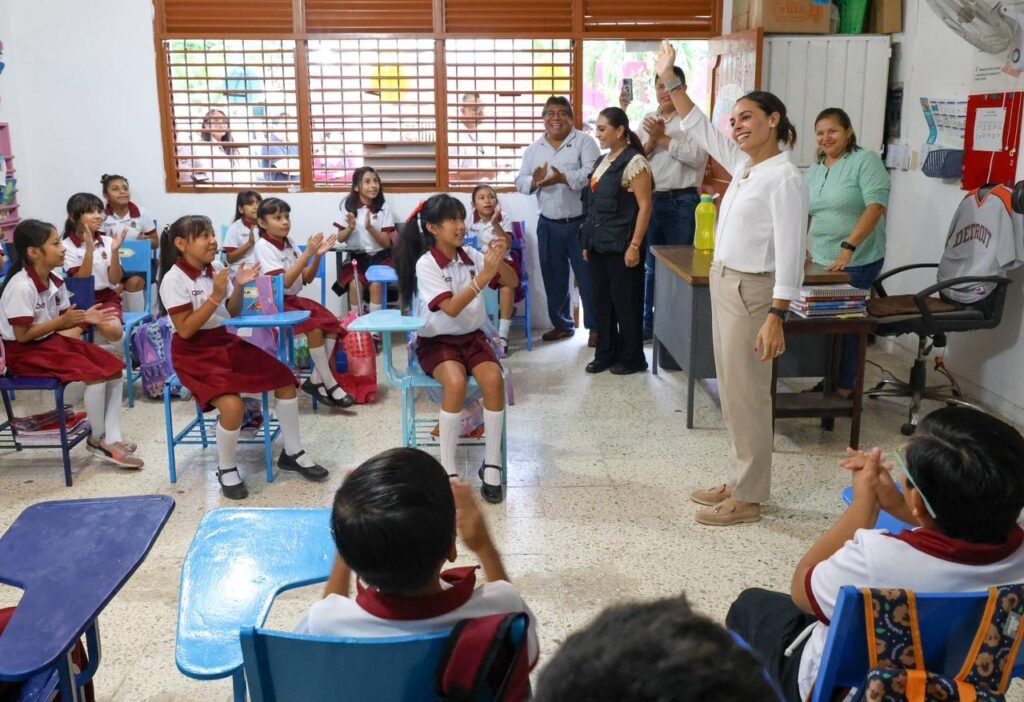 ENTREGA ANA PATY PERALTA MÁS DE 28 MIL TENIS ESCOLARES