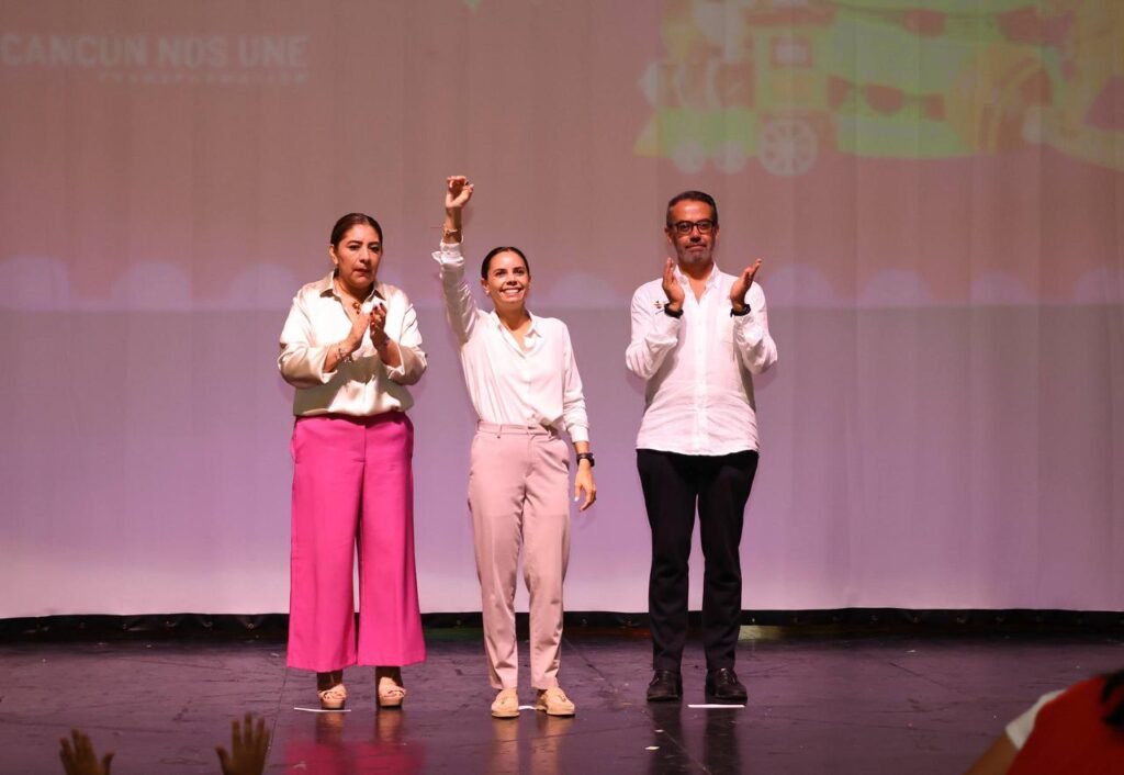 CELEBRA ANA PATY PERALTA FESTIVAL NAVIDEÑO DE LAS NIÑAS Y NIÑOS DE LOS CADI Y CAI