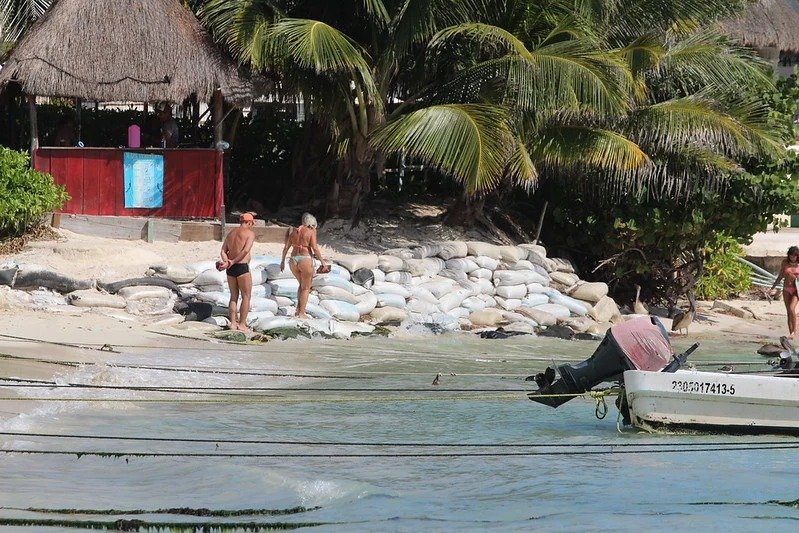 QUINTANA ROO PREPARA AMPLIO PLAN PARA SALVAR SUS PLAYAS ANTE AVANCE DE LA EROSIÓN