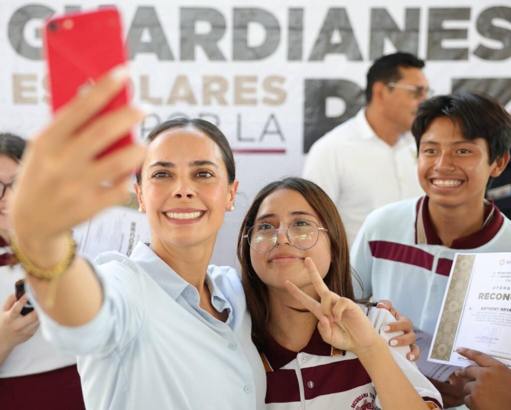 MÁS DE 200 ESTUDIANTES SE CONVIERTEN EN GUARDIANES DE LA PAZ EN CANCÚN