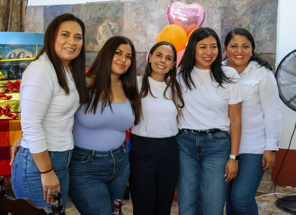 DESTACAN EL ESFUERZO DE MADRES QUE MANTIENEN OPERANDO LOS SERVICIOS PÚBLICOS EN CANCÚN