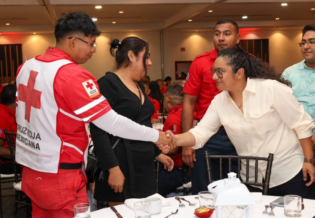 CELEBRA AYUNTAMIENTO DE BJ LABOR Y COMPROMISO DE LOS BOMBEROS DE CANCÚN
