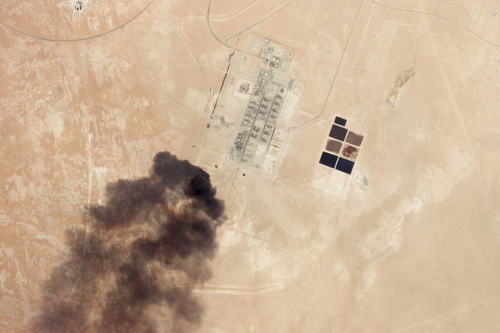 ARABIA SAUDITA CIERRA IMPORTANTE OLEODUCTO TRAS ATAQUE Y CRECEN LOS TEMORES POR EL SUMINISTRO MUNDIAL DE PETRÓLEO