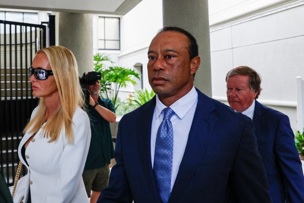 TIGER WOODS CAMBIA SU POSTURA ANTE LA JUSTICIA Y RECIBE UNA DURA SANCIÓN TRAS ACCIDENTE