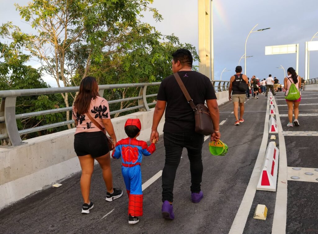 FAMILIAS CANCUNENSES DISFRUTAN DE PUENTEANDO