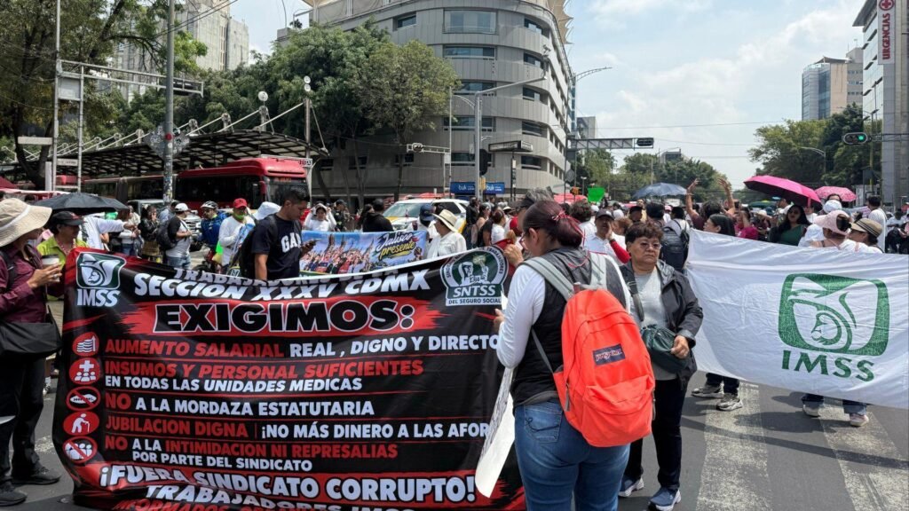 TRABAJADORES DEL IMSS PREPARAN MEGAMARCHA EN LA CIUDAD DE MÉXICO